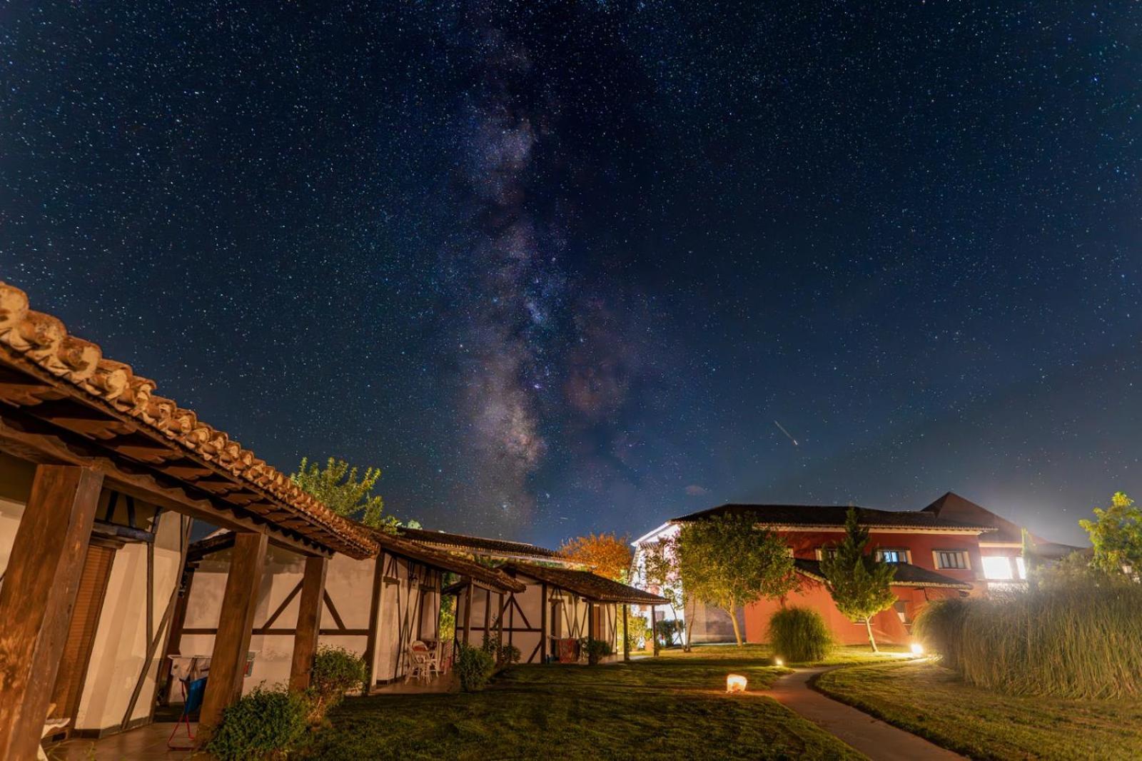 Hotel El Mirlo Blanco Candeleda Buitenkant foto